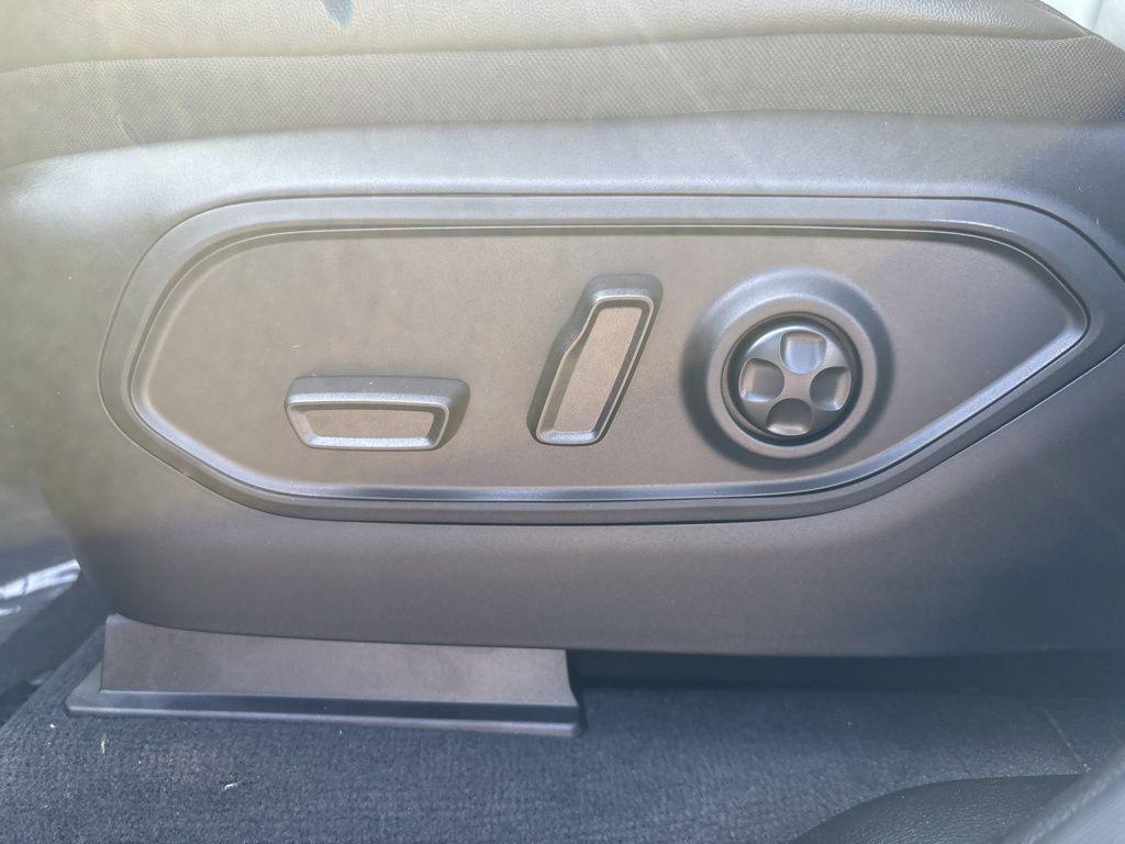 new 2025 Jeep Grand Cherokee car, priced at $46,760