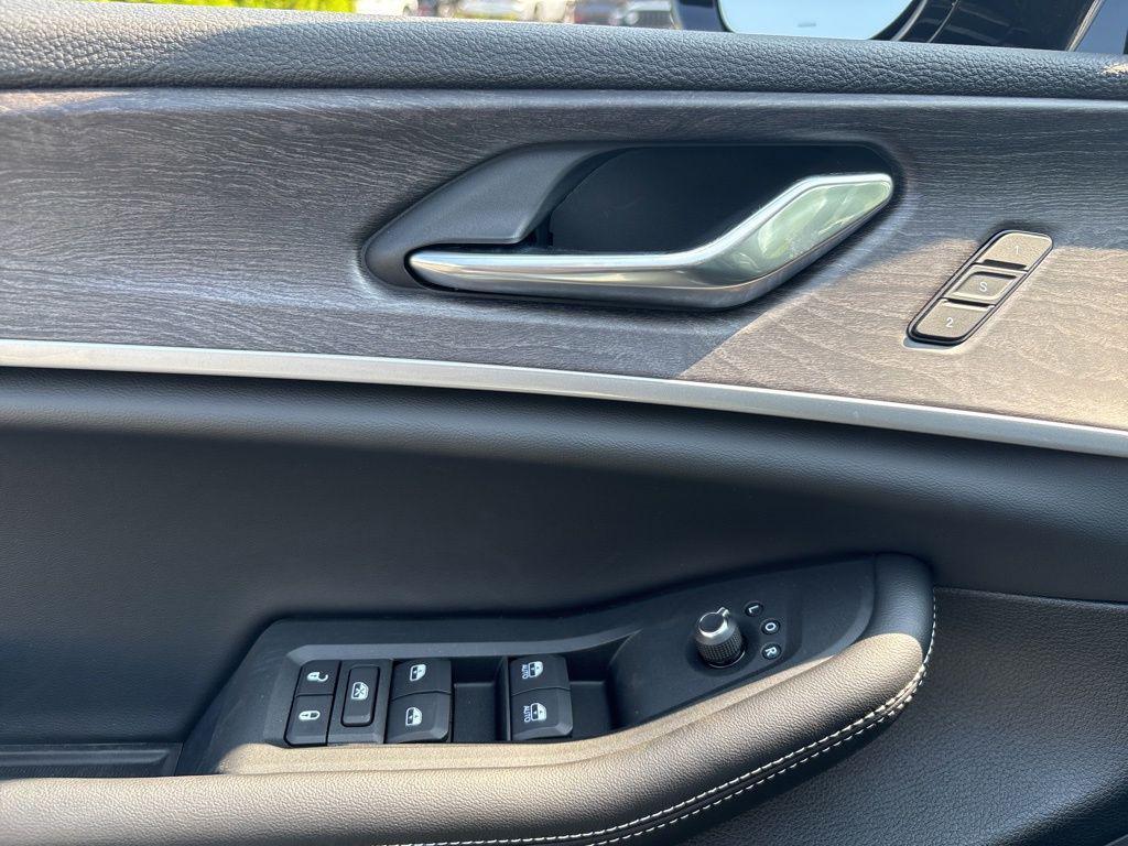 new 2025 Jeep Grand Cherokee car, priced at $46,760