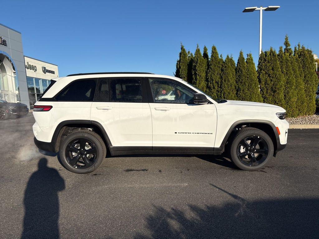 new 2025 Jeep Grand Cherokee car, priced at $48,410
