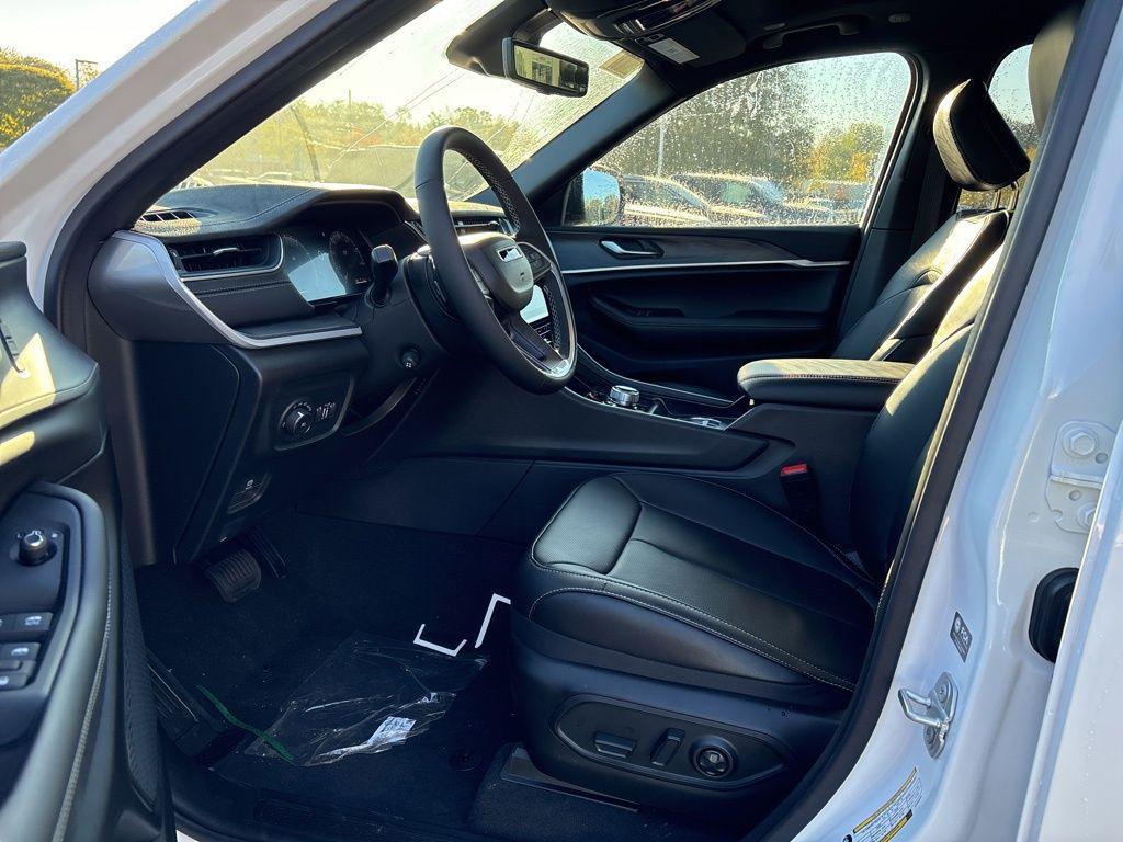 new 2025 Jeep Grand Cherokee car, priced at $48,410