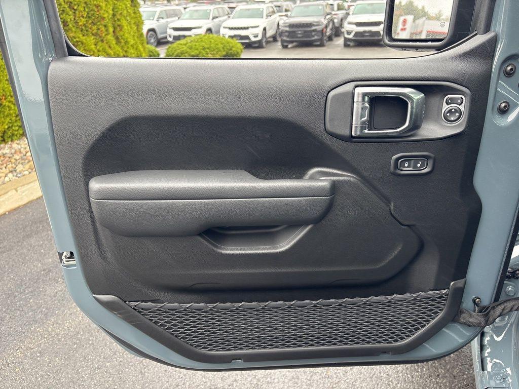 new 2025 Jeep Gladiator car, priced at $47,646