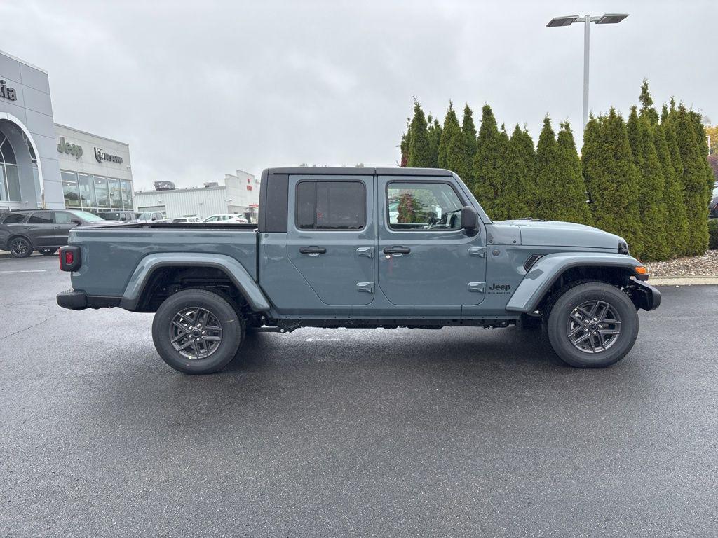 new 2025 Jeep Gladiator car, priced at $47,646