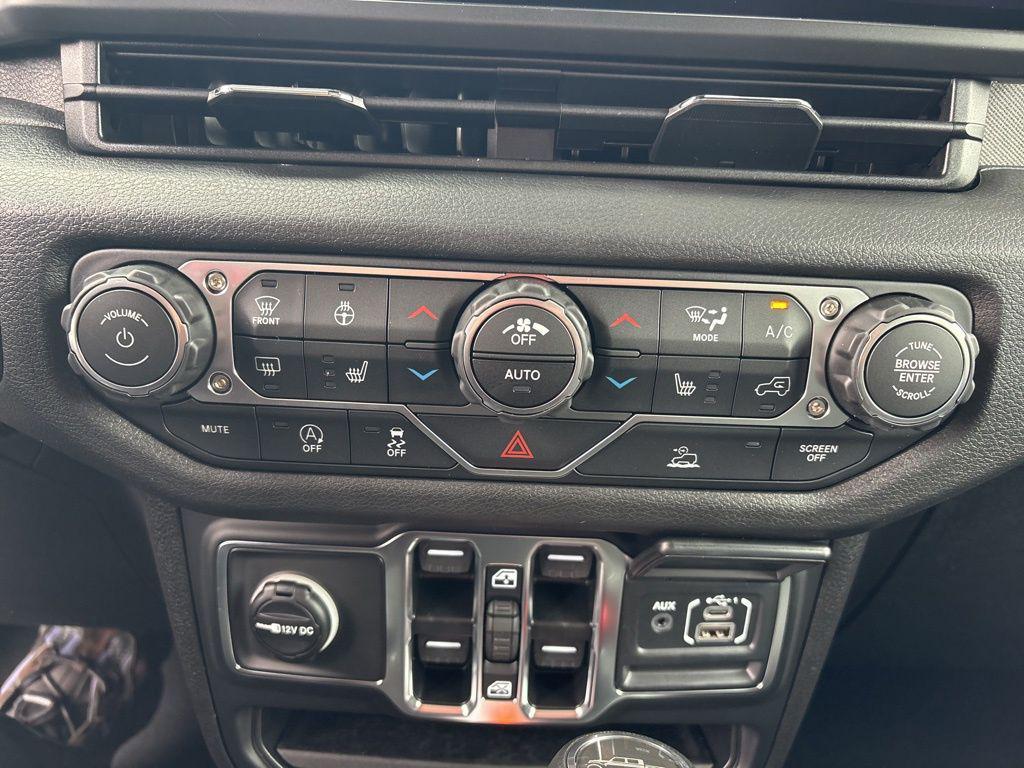 new 2025 Jeep Gladiator car, priced at $47,646