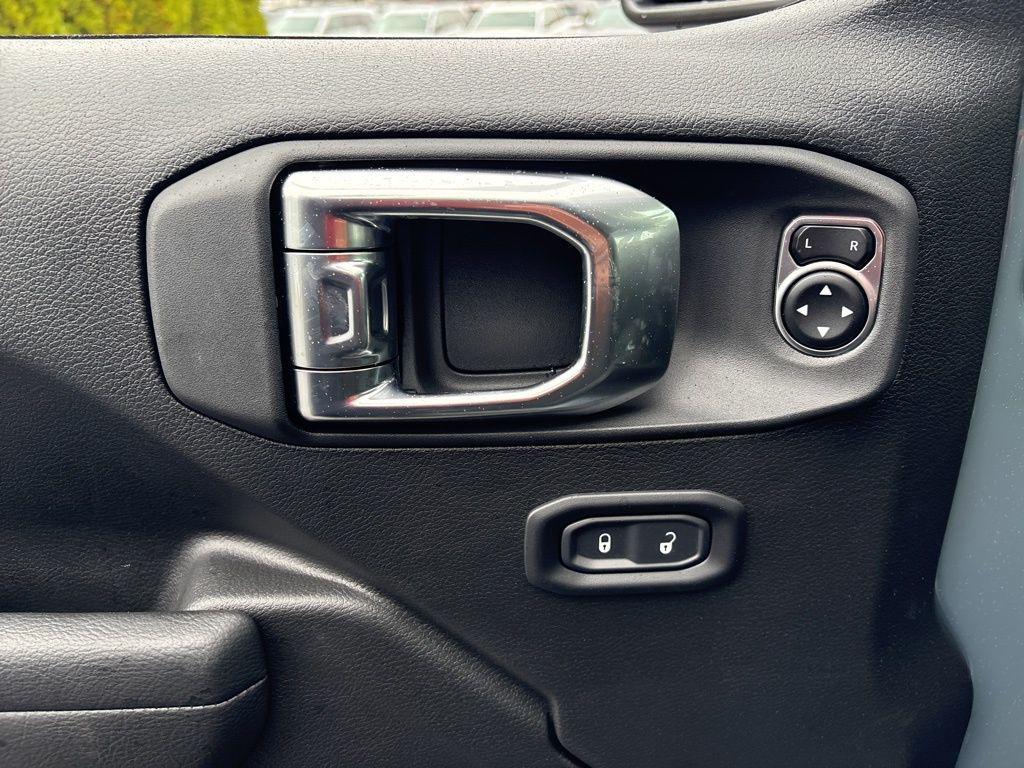 new 2025 Jeep Gladiator car, priced at $47,646