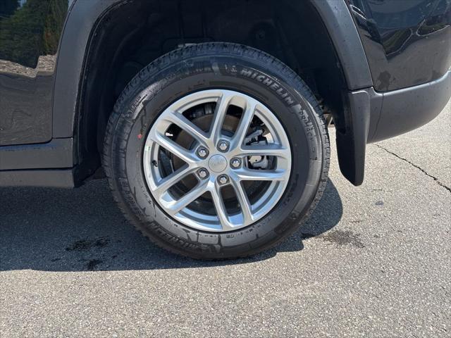 new 2025 Jeep Grand Cherokee car, priced at $41,553