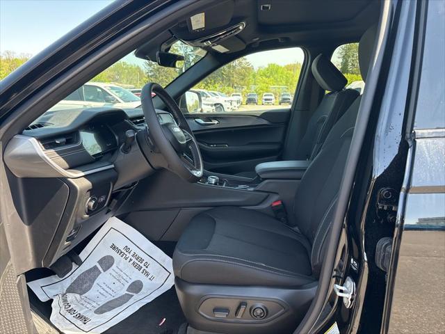 new 2025 Jeep Grand Cherokee car, priced at $41,553