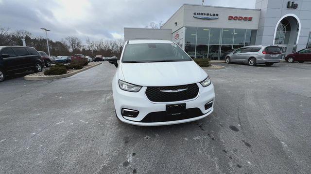 new 2025 Chrysler Pacifica car, priced at $38,496