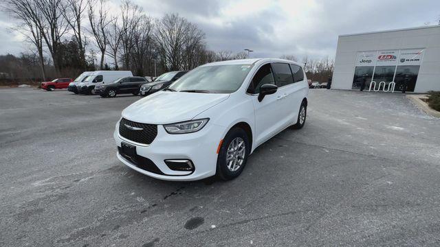 new 2025 Chrysler Pacifica car, priced at $38,496