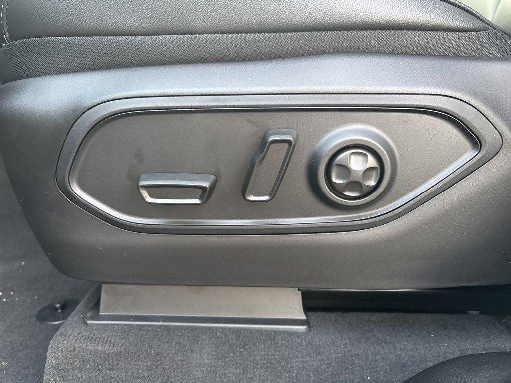 new 2025 Jeep Grand Cherokee car, priced at $50,948