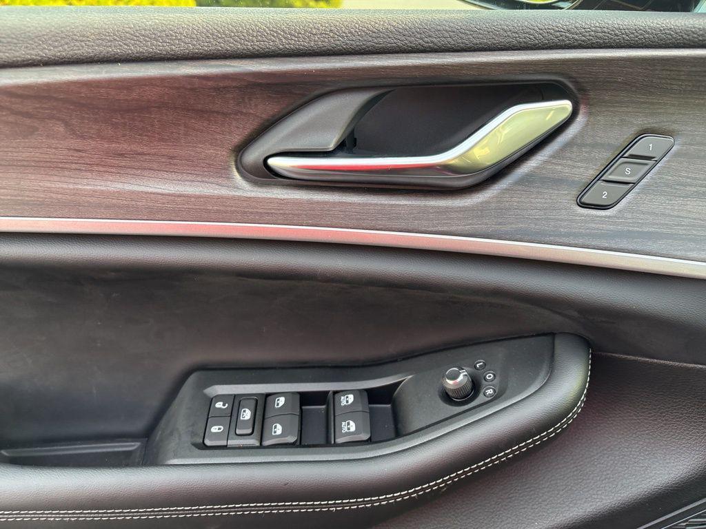 new 2025 Jeep Grand Cherokee car, priced at $50,948