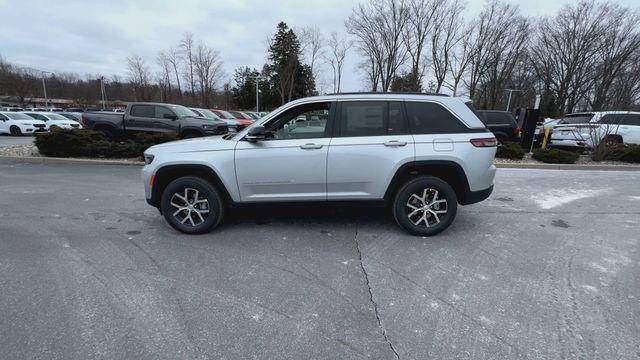 new 2025 Jeep Grand Cherokee car, priced at $44,795