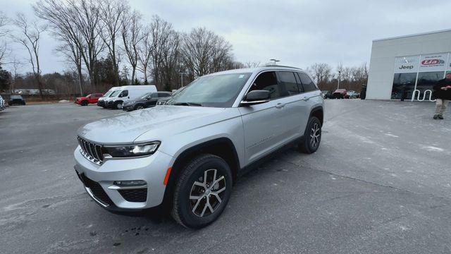 new 2025 Jeep Grand Cherokee car, priced at $44,795