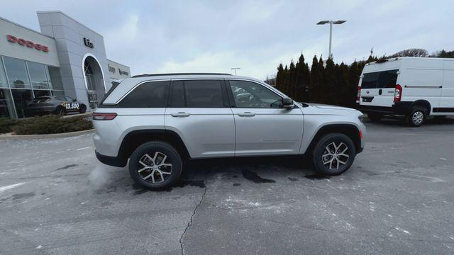 new 2025 Jeep Grand Cherokee car, priced at $44,795