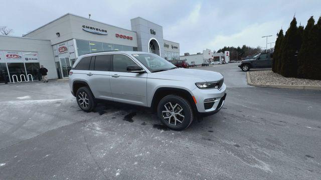 new 2025 Jeep Grand Cherokee car, priced at $44,795