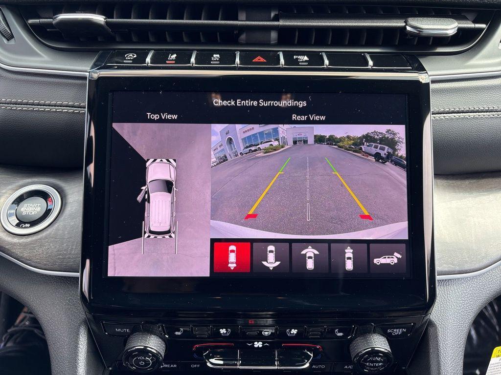 new 2025 Jeep Grand Cherokee car, priced at $50,062