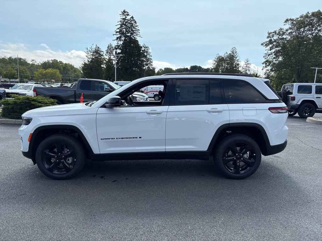 new 2025 Jeep Grand Cherokee car, priced at $50,062