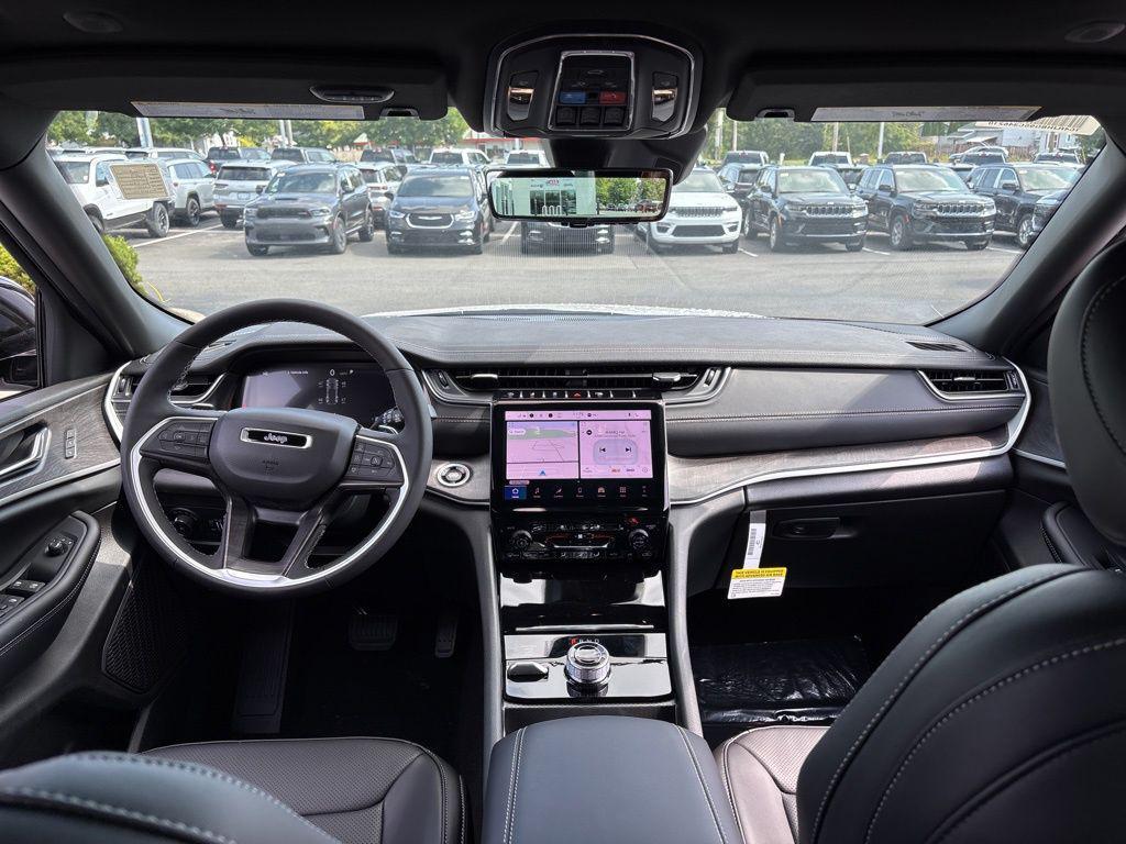 new 2025 Jeep Grand Cherokee car, priced at $50,062
