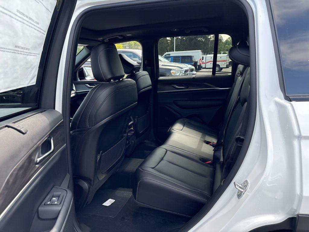 new 2025 Jeep Grand Cherokee car, priced at $50,062