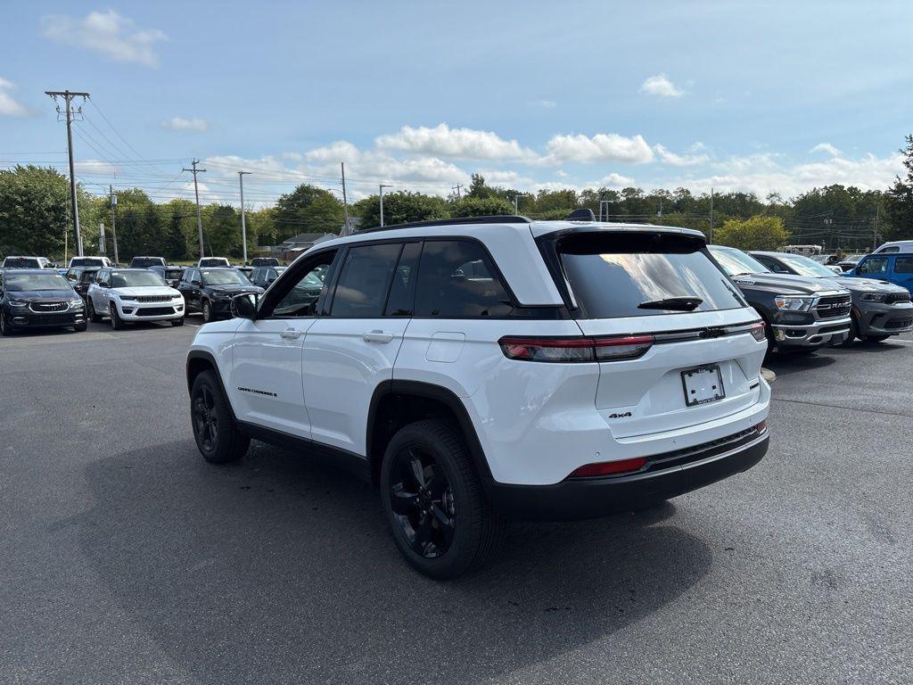 new 2025 Jeep Grand Cherokee car, priced at $50,062