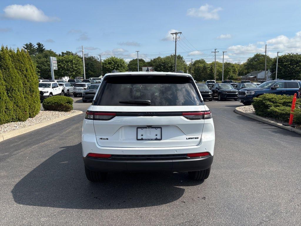 new 2025 Jeep Grand Cherokee car, priced at $50,062
