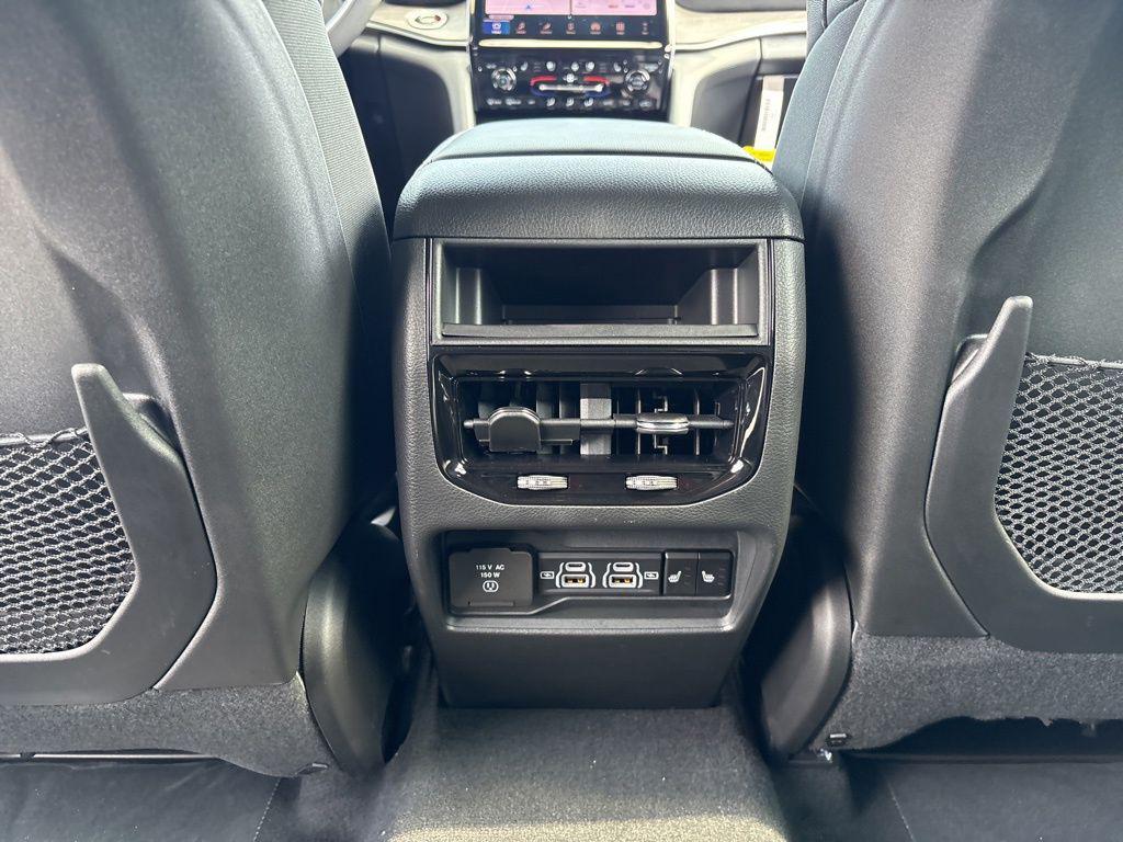 new 2025 Jeep Grand Cherokee car, priced at $50,062