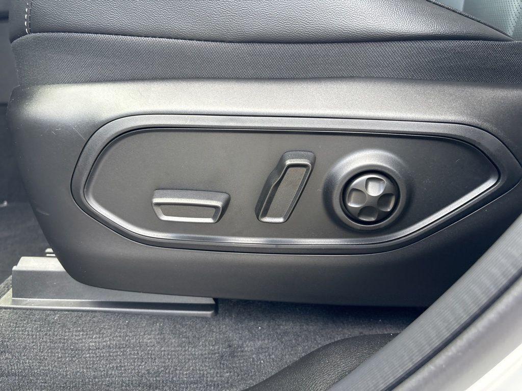 new 2025 Jeep Grand Cherokee car, priced at $50,062