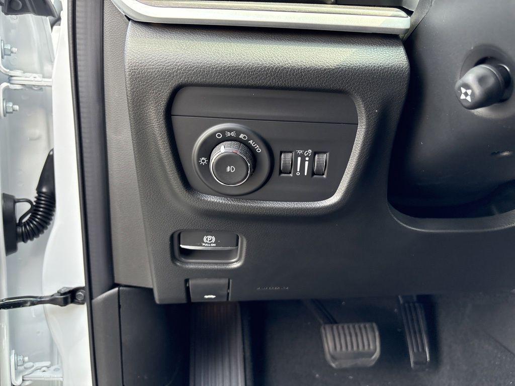 new 2025 Jeep Grand Cherokee car, priced at $50,062