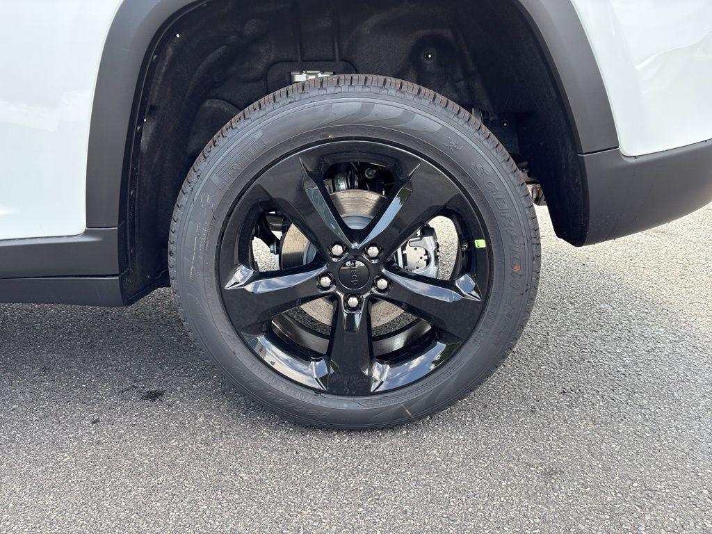 new 2025 Jeep Grand Cherokee car, priced at $50,062