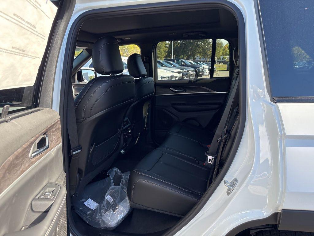 new 2025 Jeep Grand Cherokee car, priced at $50,612