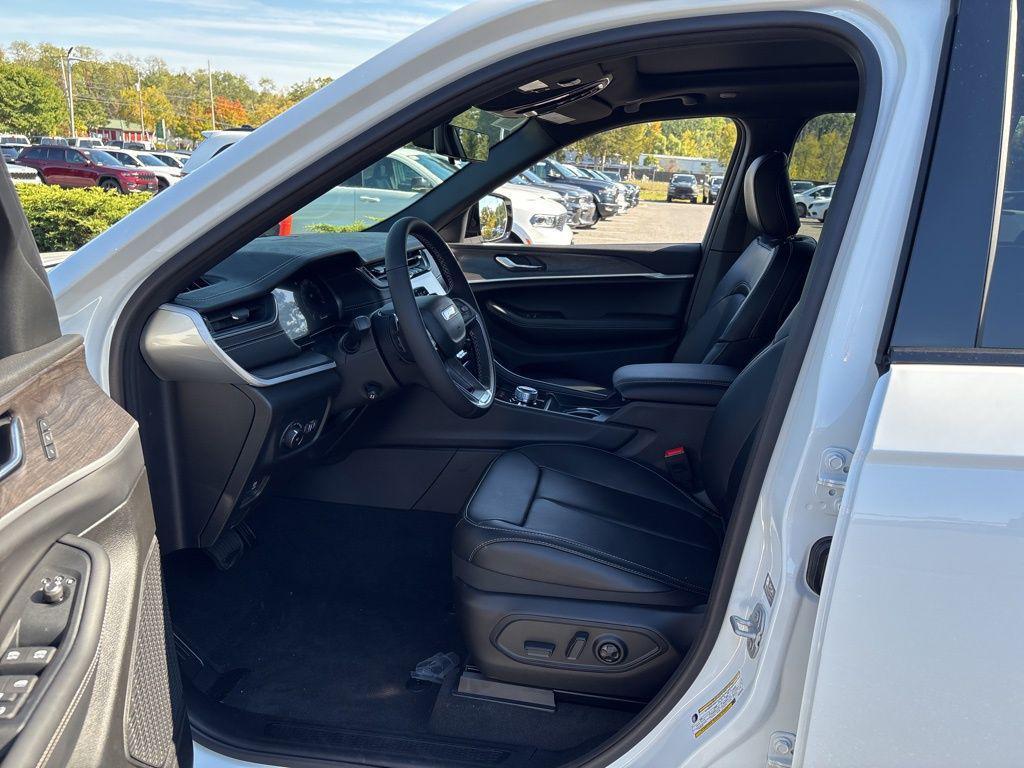 new 2025 Jeep Grand Cherokee car, priced at $50,612