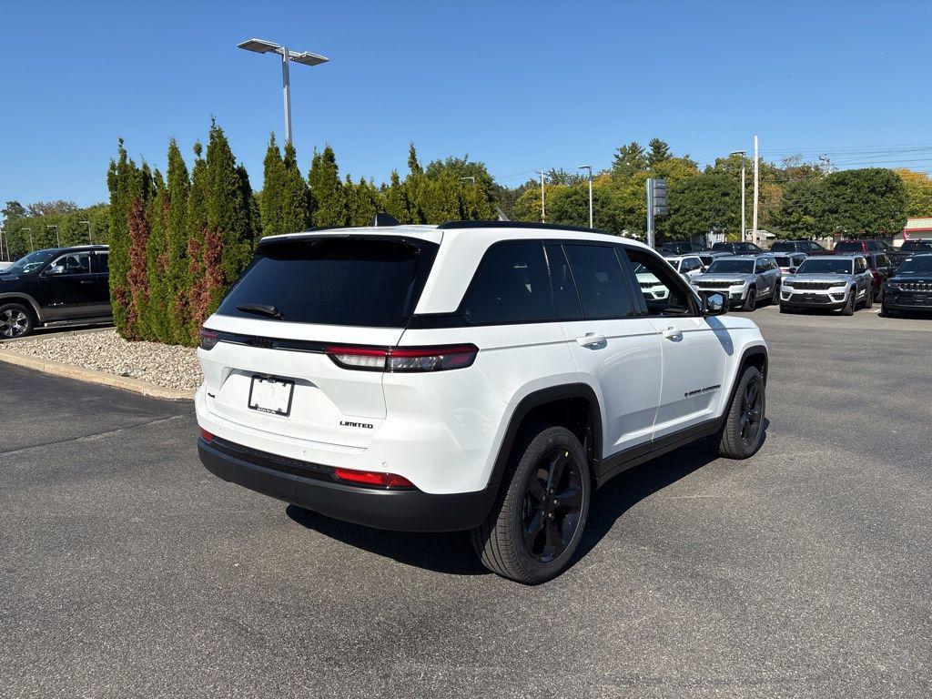 new 2025 Jeep Grand Cherokee car, priced at $50,612