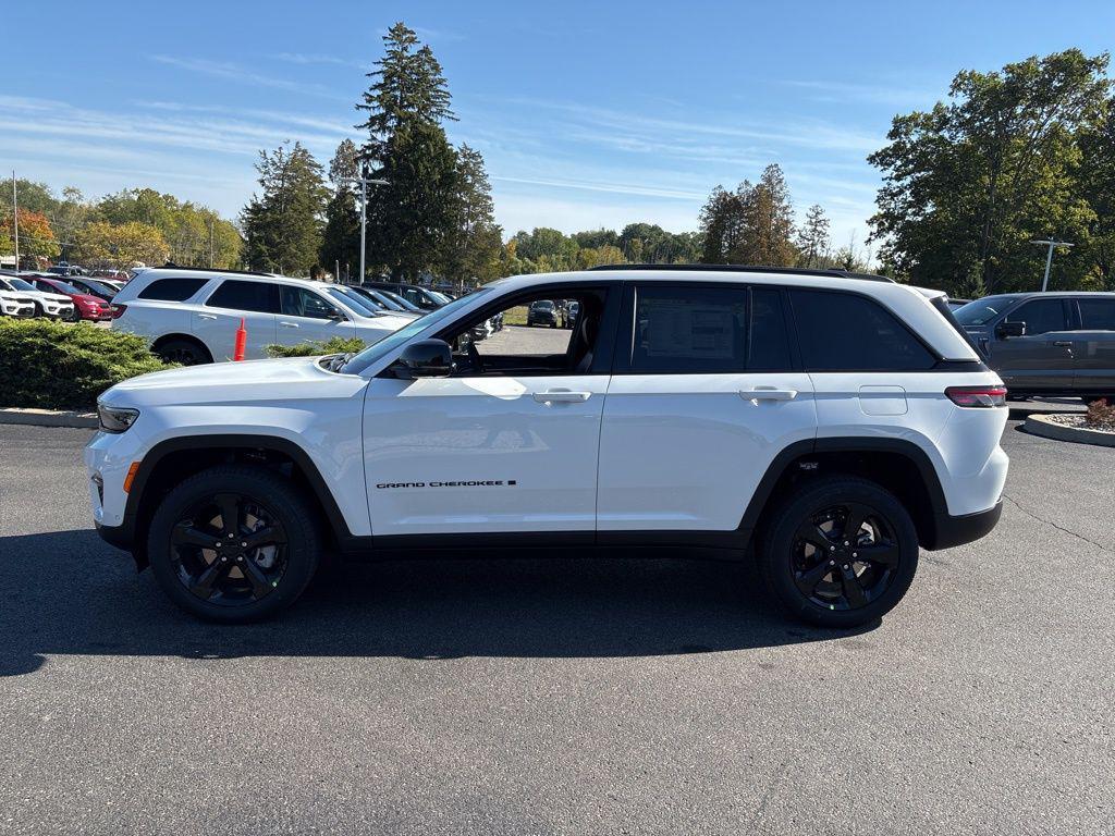 new 2025 Jeep Grand Cherokee car, priced at $50,612