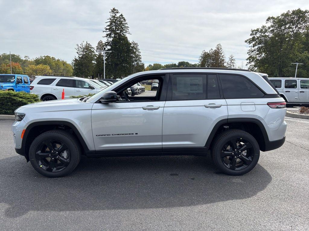 new 2025 Jeep Grand Cherokee car, priced at $51,184