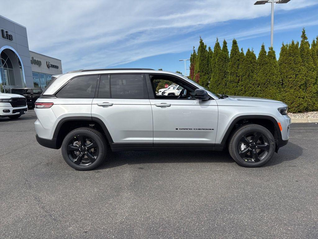 new 2025 Jeep Grand Cherokee car, priced at $51,184