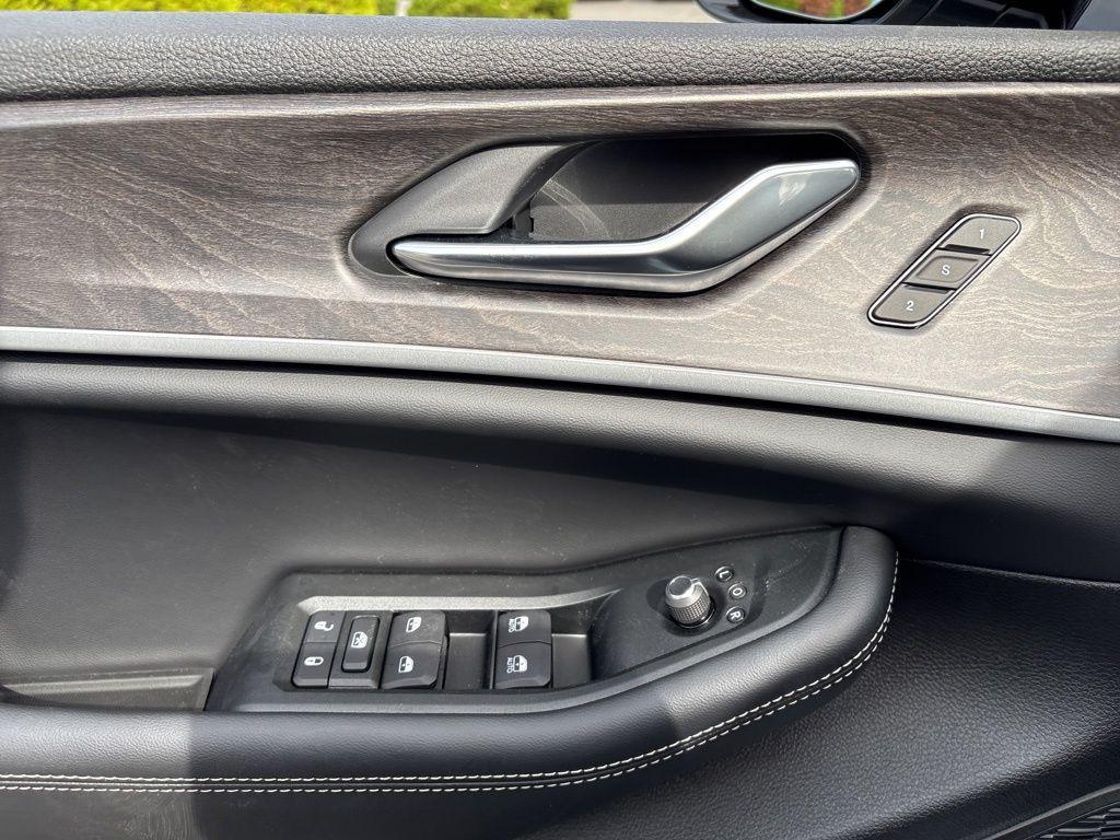 new 2025 Jeep Grand Cherokee car, priced at $51,184