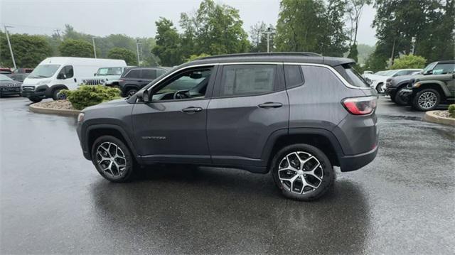 new 2024 Jeep Compass car, priced at $31,998