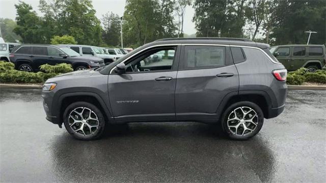 new 2024 Jeep Compass car, priced at $31,998