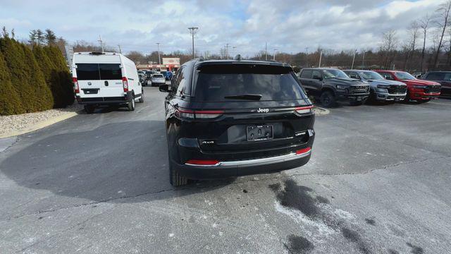 new 2025 Jeep Grand Cherokee car, priced at $50,235