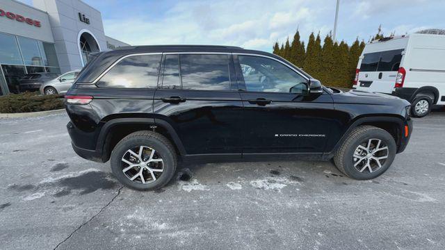 new 2025 Jeep Grand Cherokee car, priced at $50,235