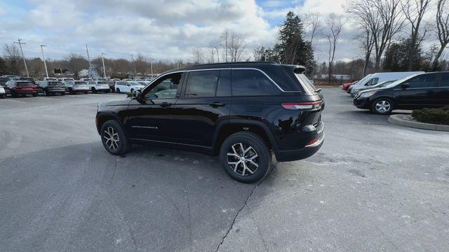 new 2025 Jeep Grand Cherokee car, priced at $50,235