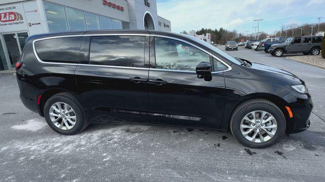 new 2025 Chrysler Pacifica car, priced at $44,925