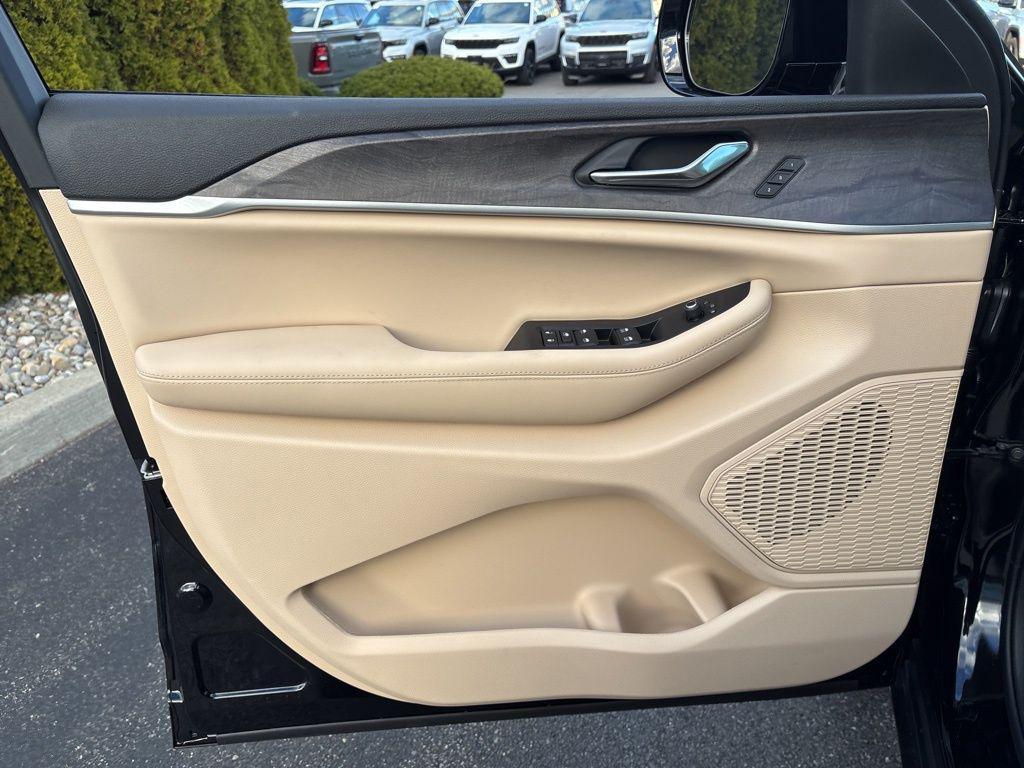 new 2025 Jeep Grand Cherokee L car, priced at $48,047