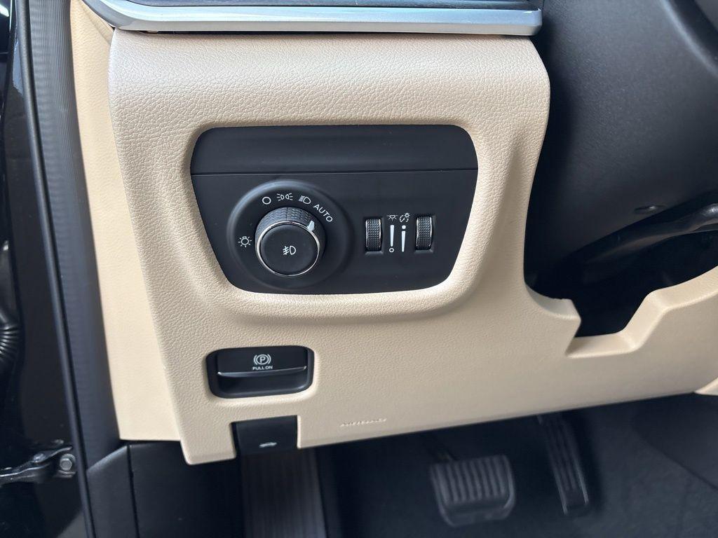 new 2025 Jeep Grand Cherokee L car, priced at $48,047