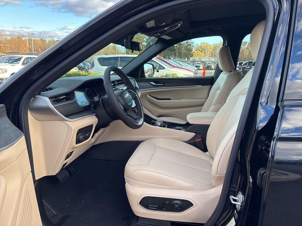 new 2025 Jeep Grand Cherokee L car, priced at $48,047