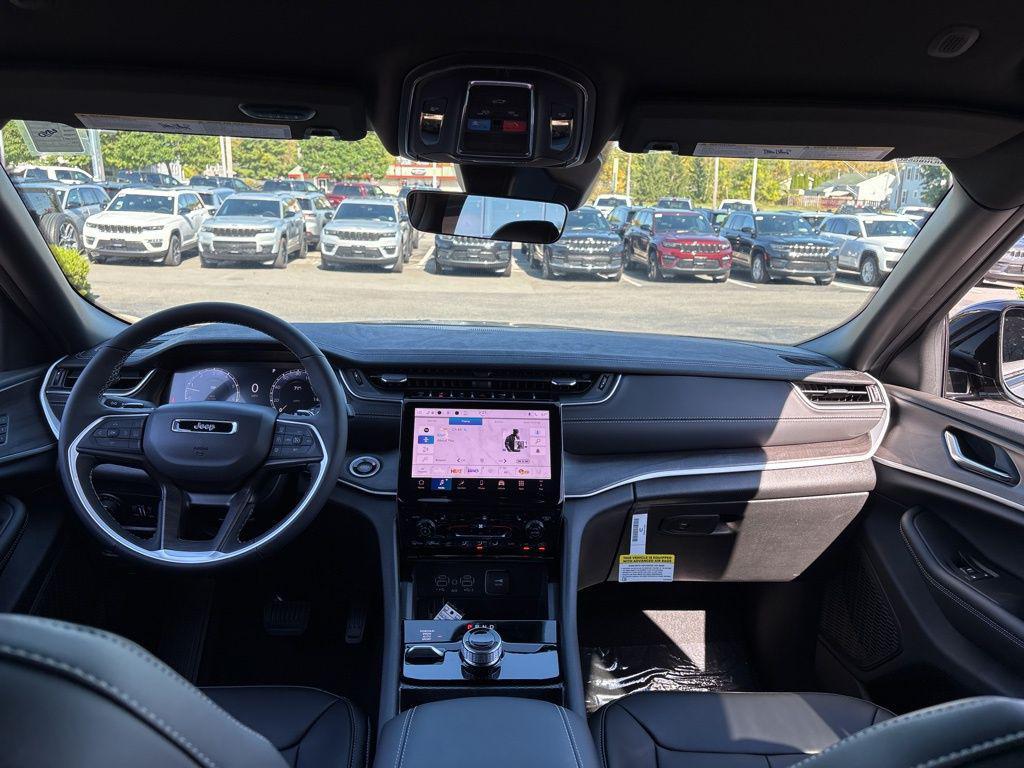 new 2025 Jeep Grand Cherokee car, priced at $45,961