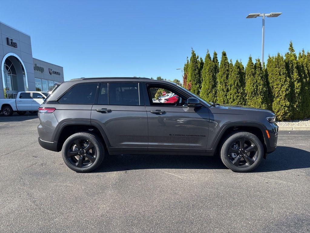 new 2025 Jeep Grand Cherokee car, priced at $45,961
