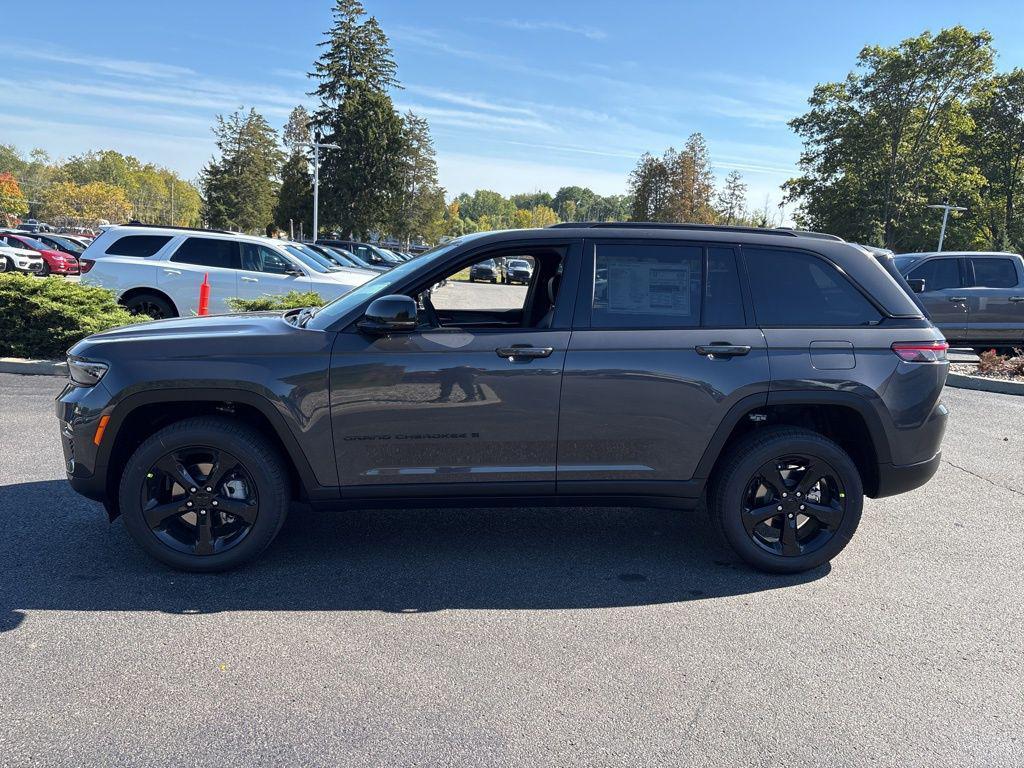 new 2025 Jeep Grand Cherokee car, priced at $45,961