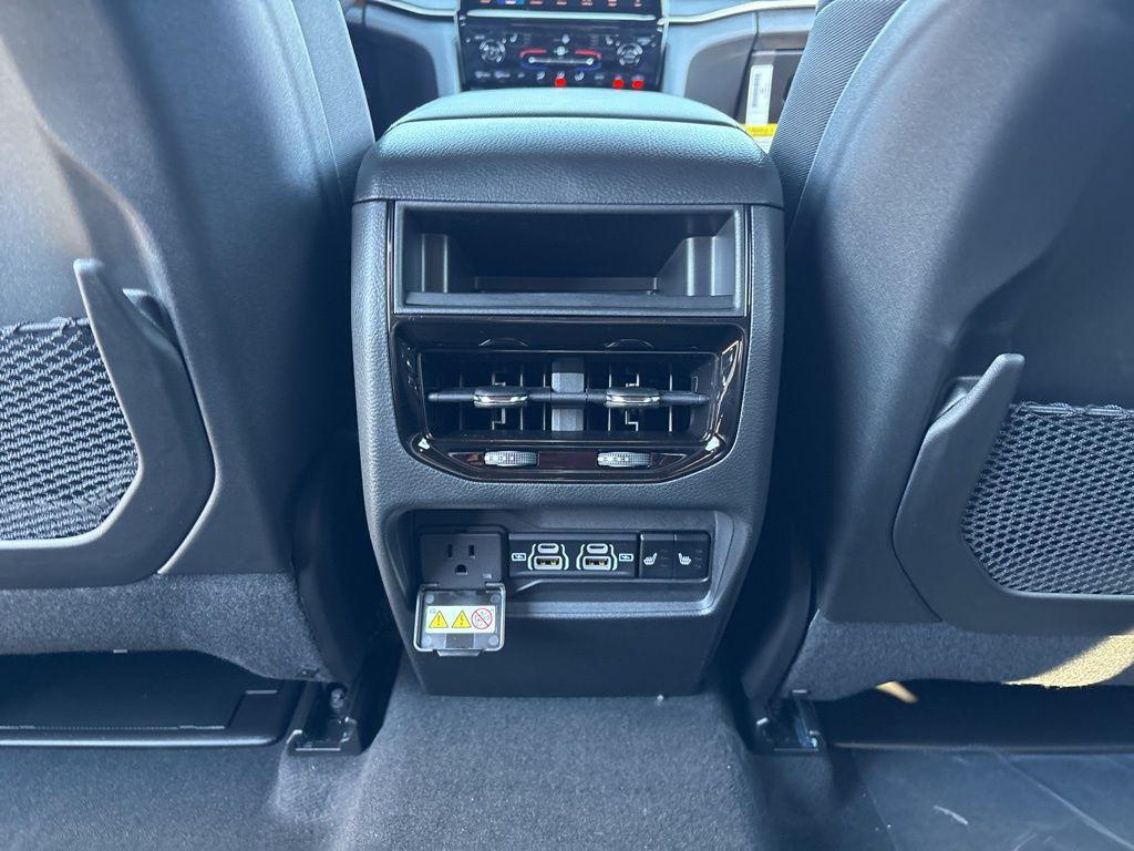 new 2025 Jeep Grand Cherokee car, priced at $45,961