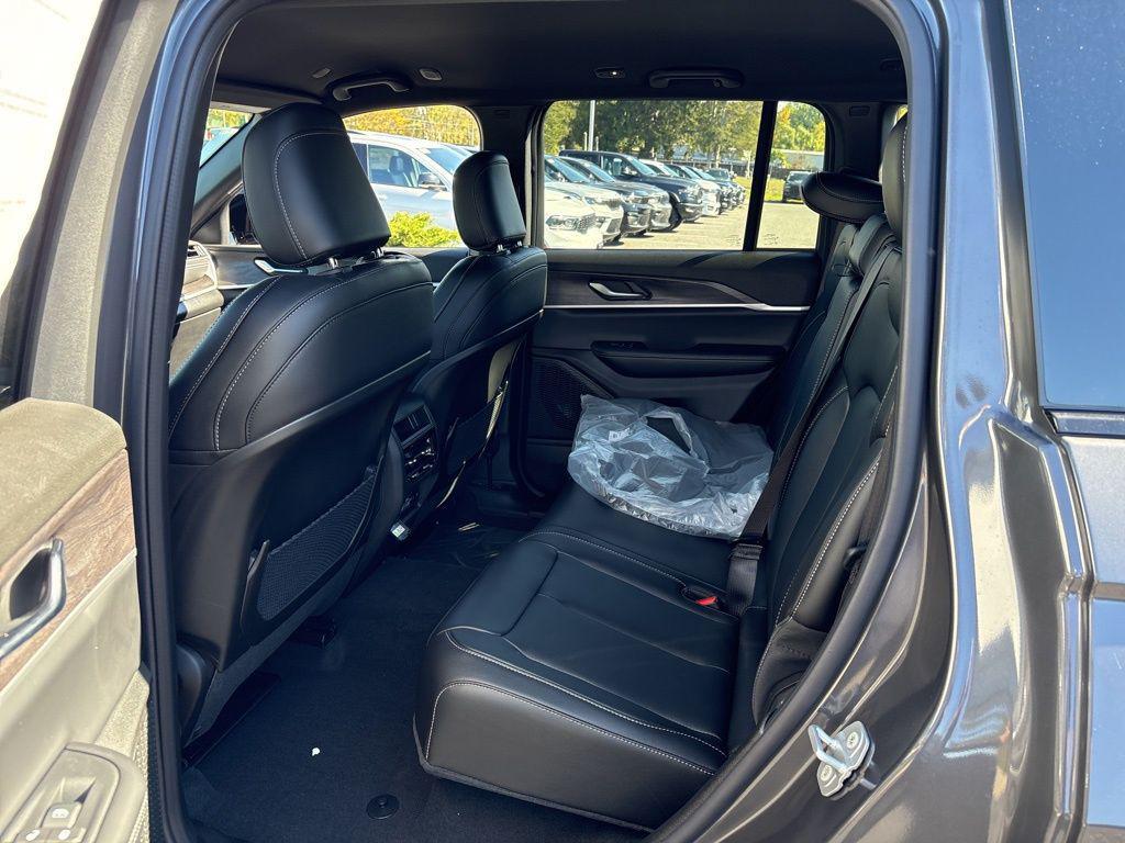 new 2025 Jeep Grand Cherokee car, priced at $45,961