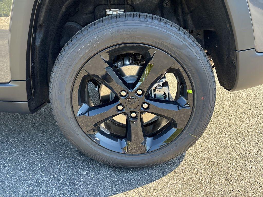 new 2025 Jeep Grand Cherokee car, priced at $45,961